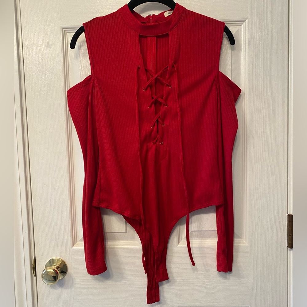 essue. red long sleeve bodysuit. size medium. ❤️